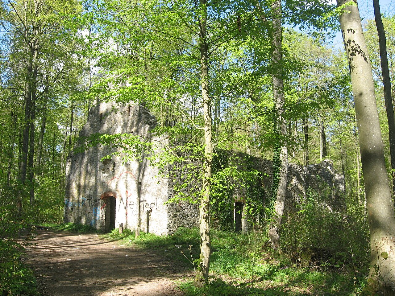 Chapel ruin St