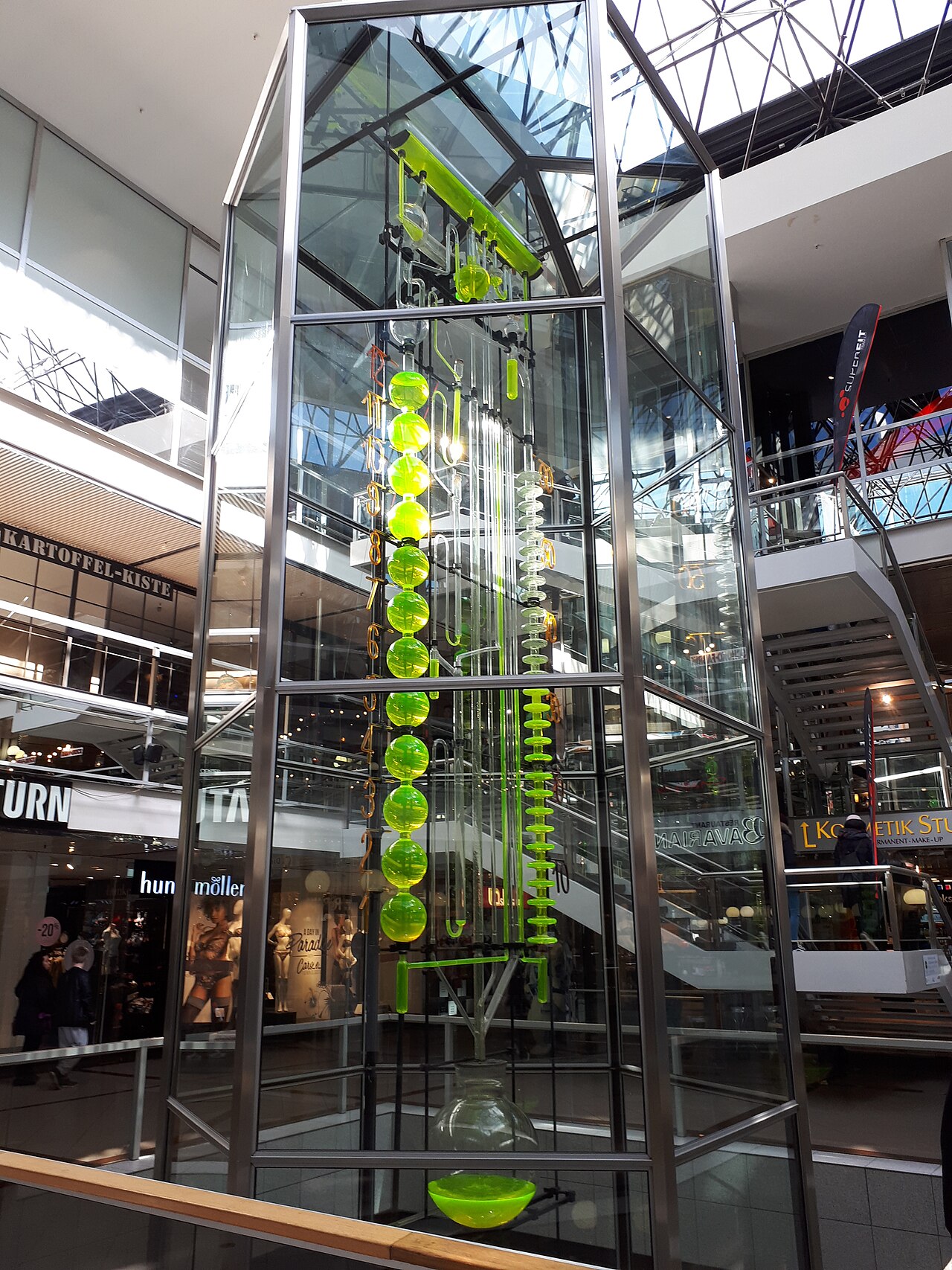 Charlottenburg Europacenter Uhr der fließenden Zeit