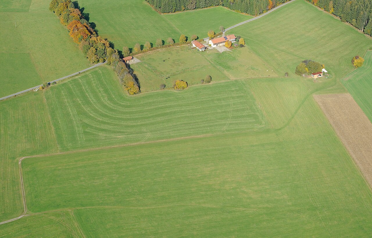 Aerial image of the Kleinhartpenning airfield