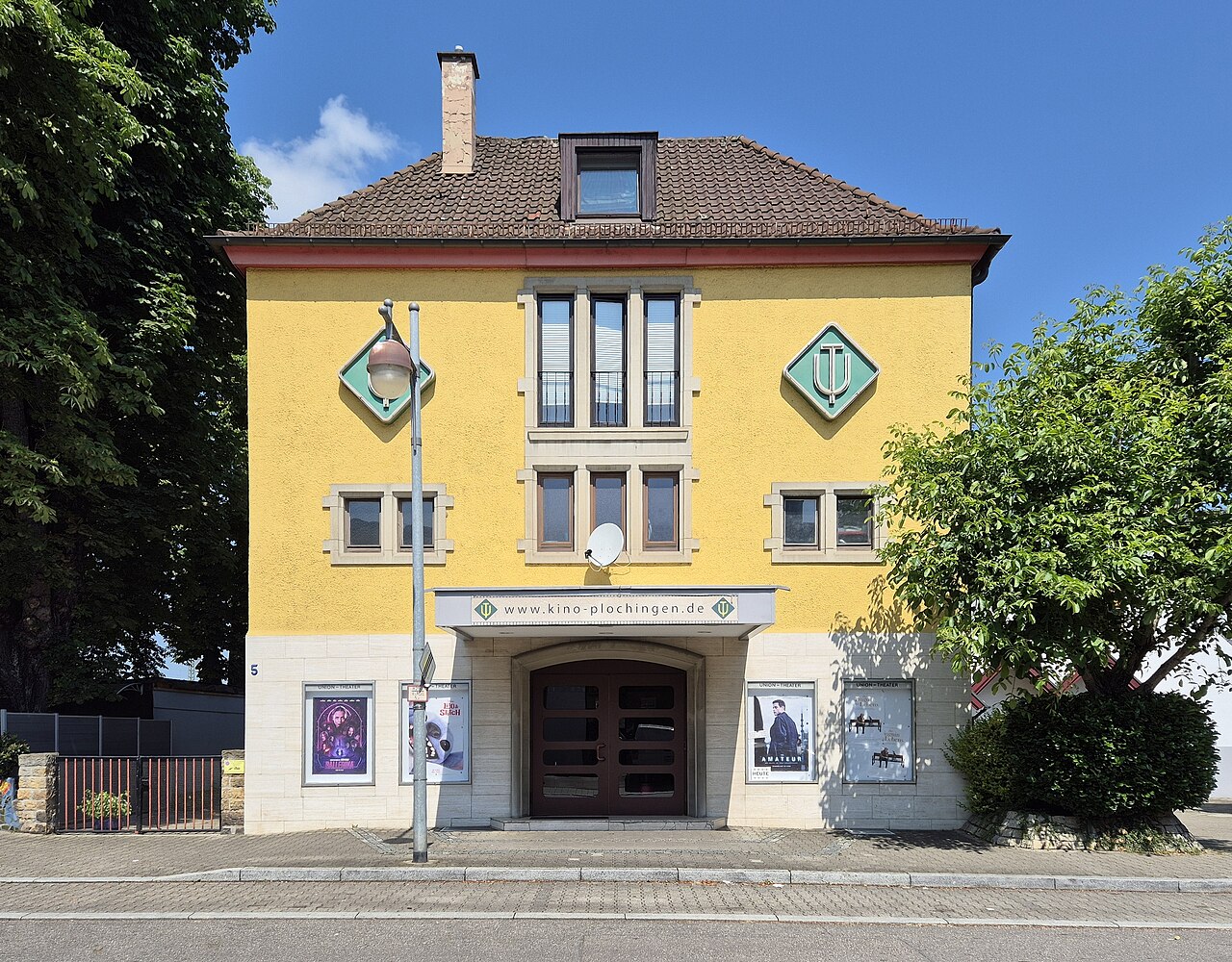 Frontansicht des Kinos in Plochingen