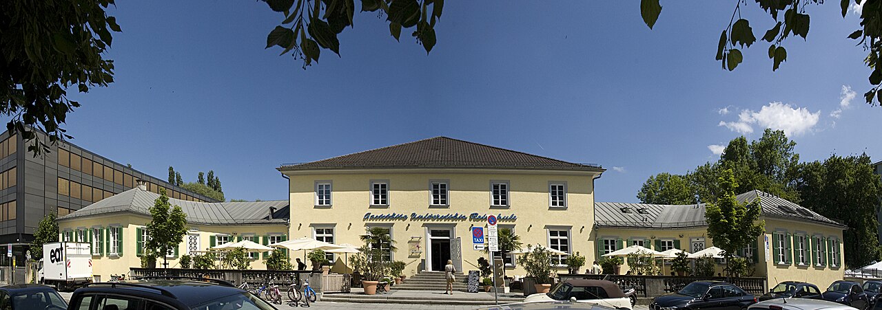 Foto von Universitäts-Reitschule
