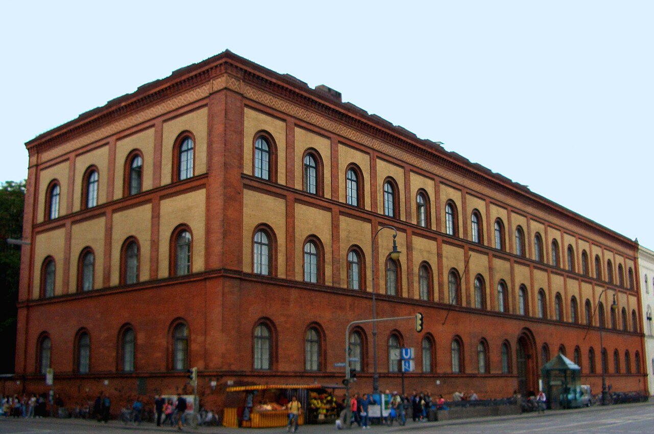 Universitätsbibliothek München, Zentralbibliothek Ludwigstraße