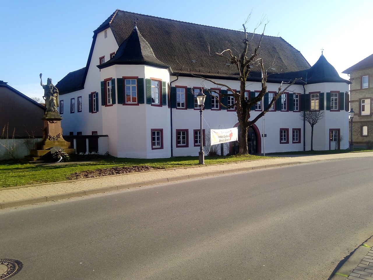 Schloss Eubigheim mit zwei Erkertürmen