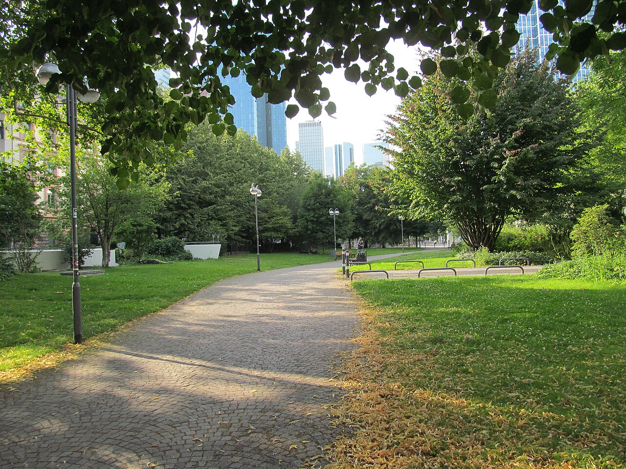 Blick von der Hofstraße in Frankfurt am Main in die Untermainanlage nach Norden