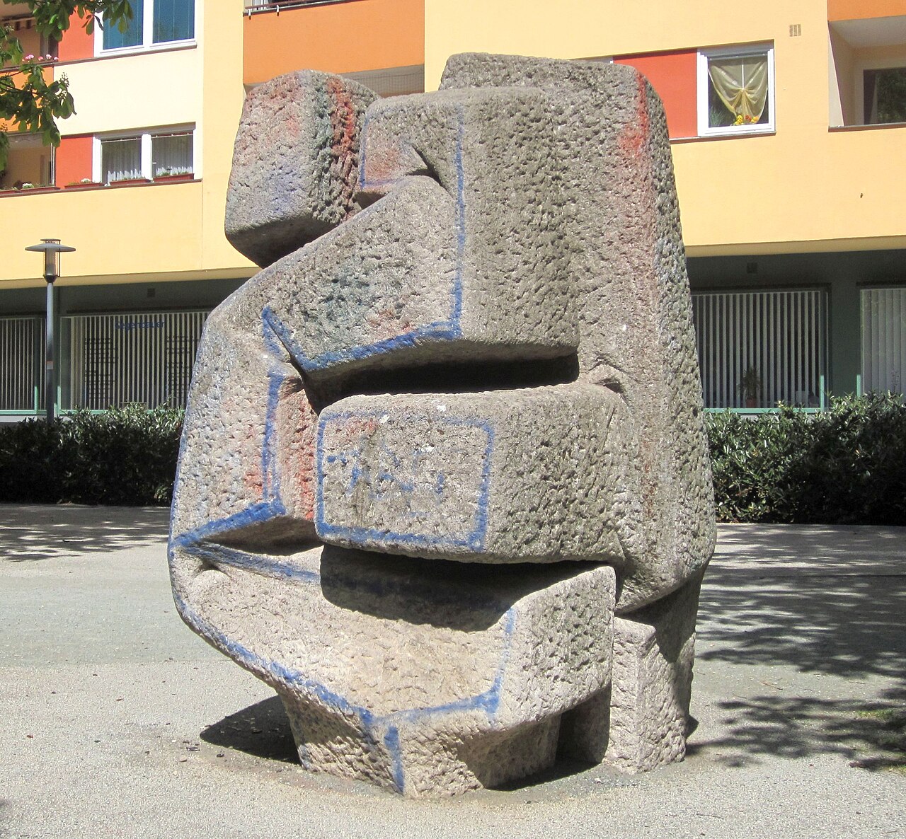 The sculpture "Entwined Form" by sculptor Paul Brandenburg, created in 1973