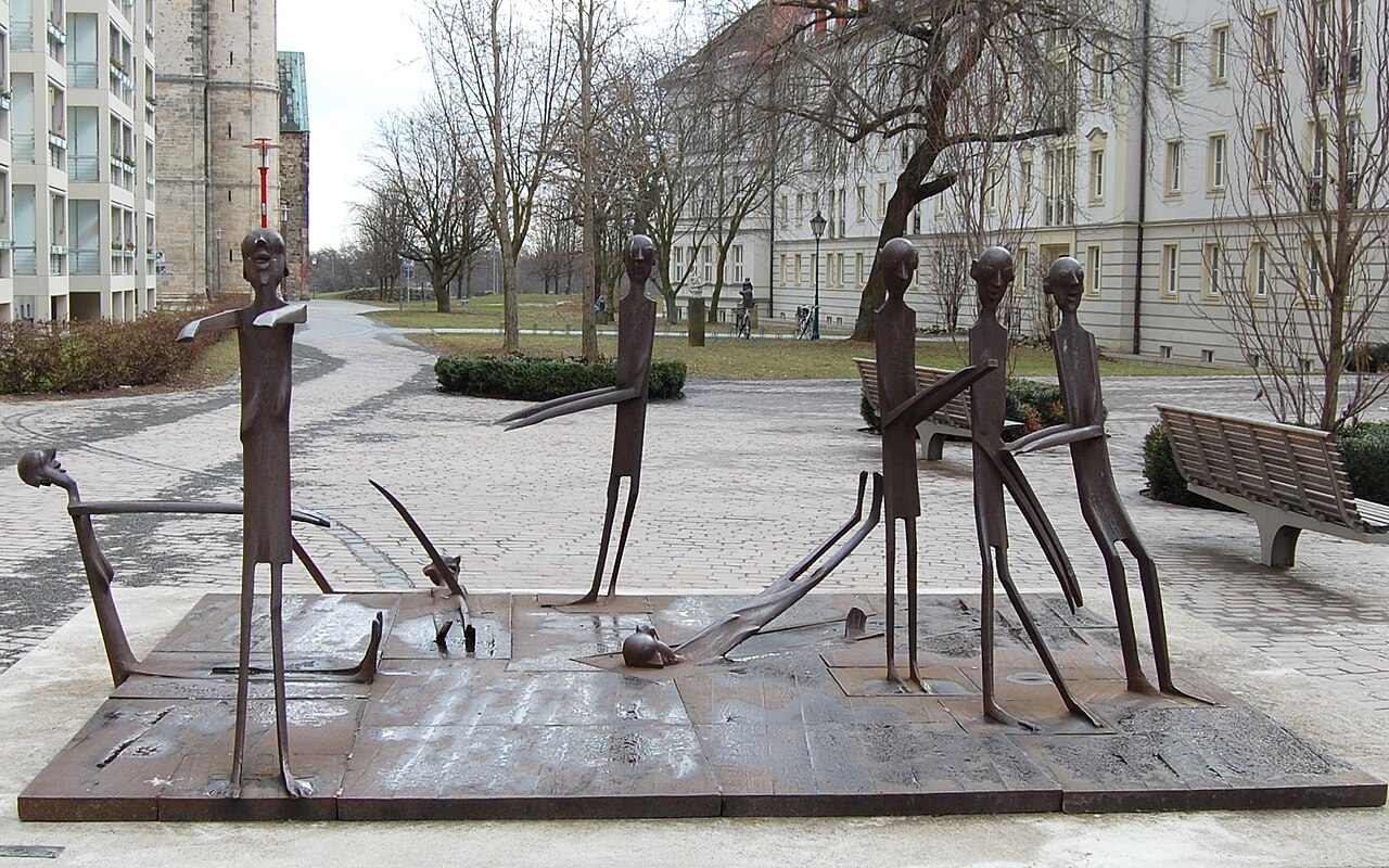 Plastik "Vertschaupet II" des Künstlers Schang Hutter in Magdeburg