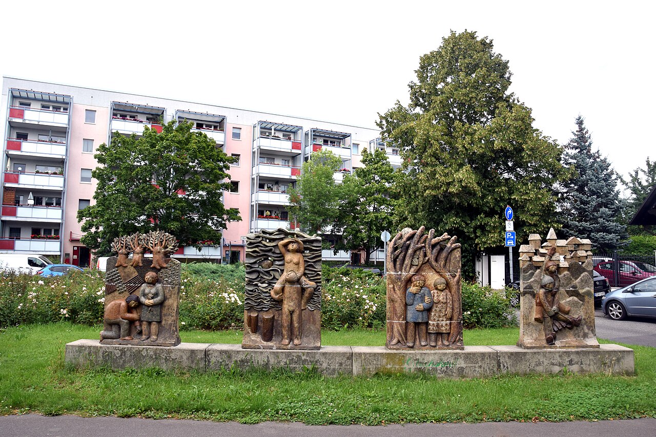 Sculpture Vier Jahreszeiten by Christian Uhlig in the Heinz-Graffunder-Park in Berlin-Marzahn, Germany