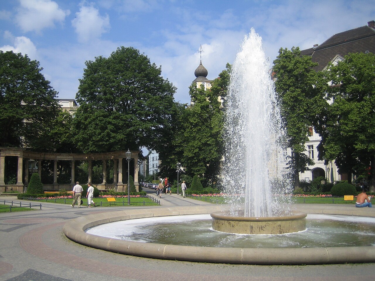Berlin, Victoria-Luise-Platz with fountain