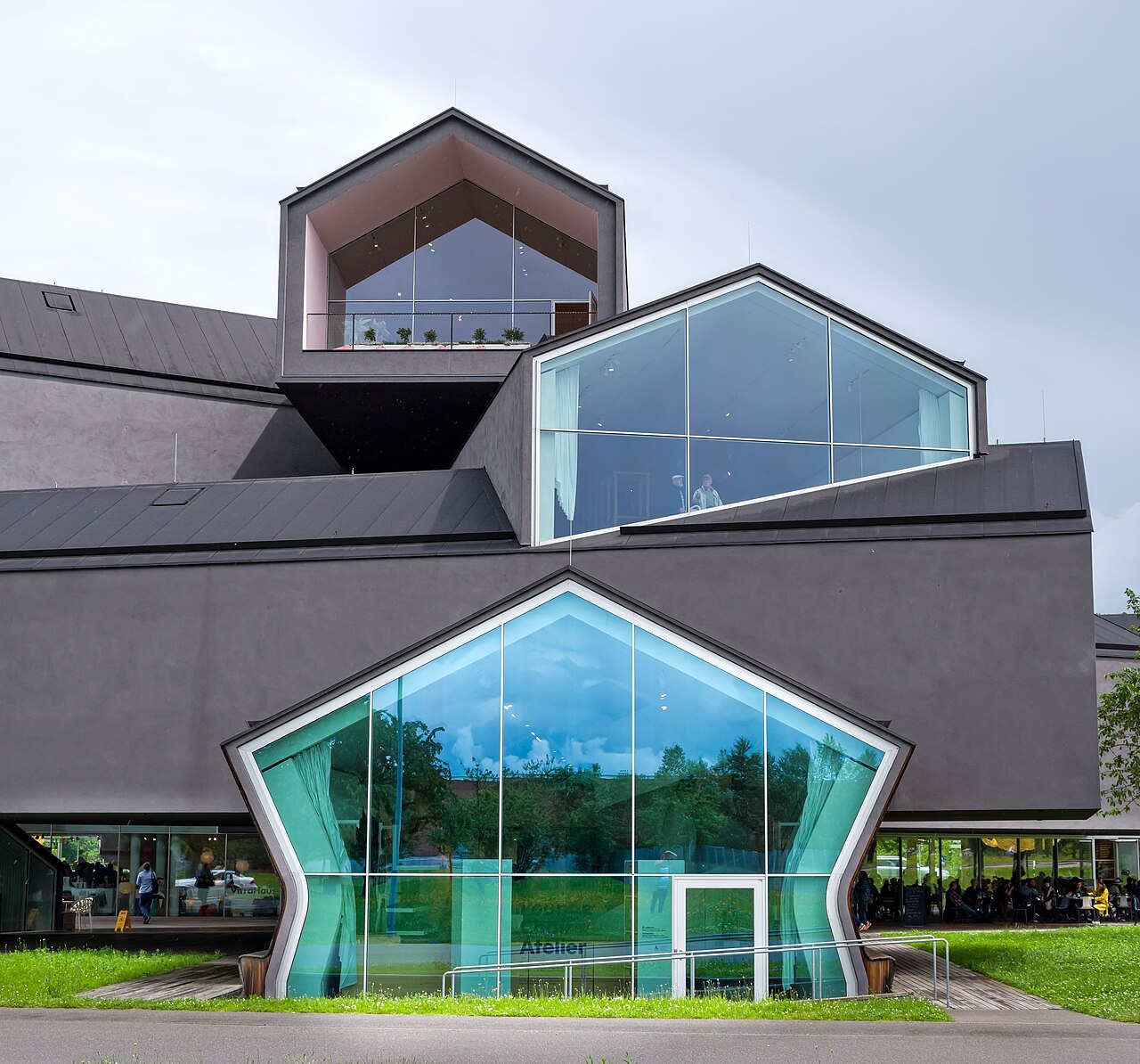 Der neue Wanderweg "24 Stops" von der Fondation Beyeler zum Vitra Campus sind von Tobias Rehberger gestaltet
