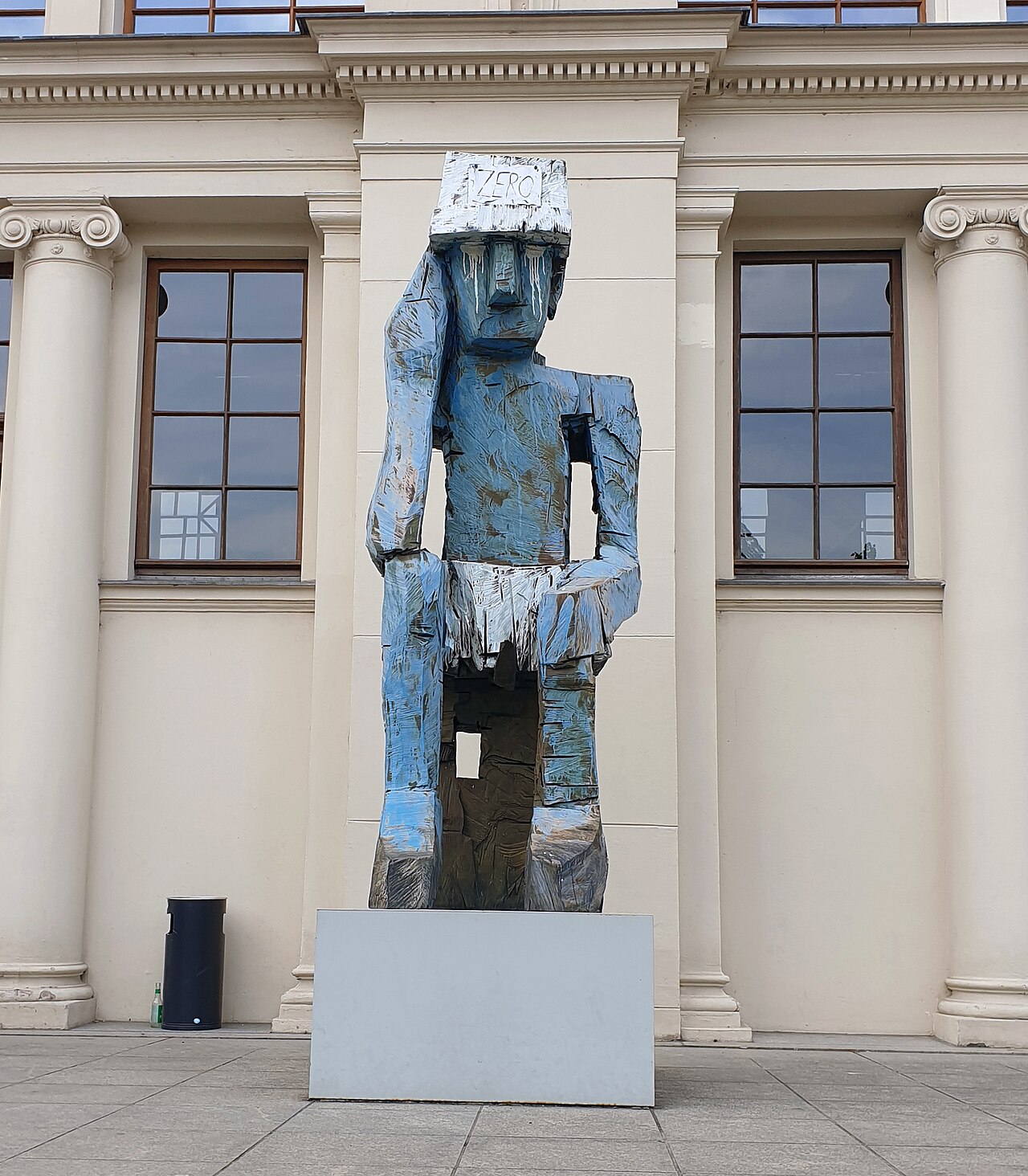 Sculpture, " Volk Ding Zero " by Georg Baselitz , 2009, Invalidenstraße 51, Berlin-Moabit , Germany