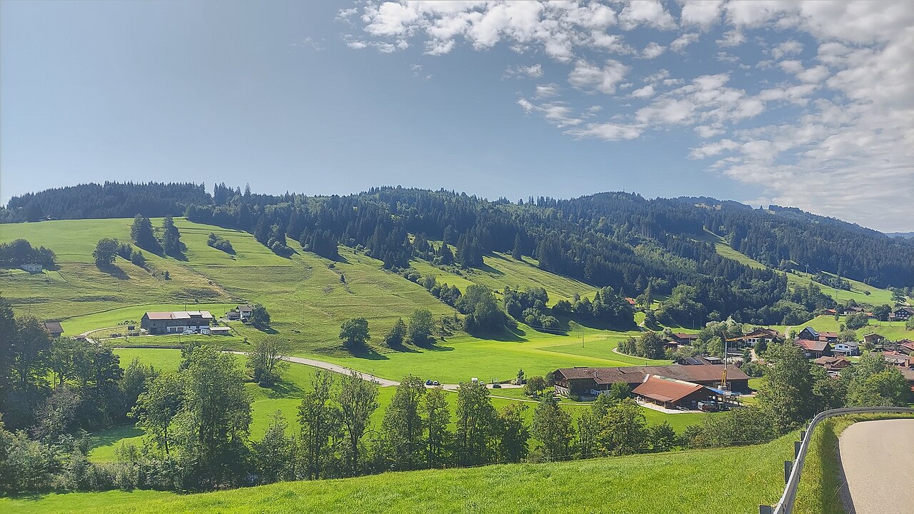 Vorderer Hüttenberg and Ofterschwanger Horn in the Allgäu Alps, view from north (point of view: road "Im Grund")