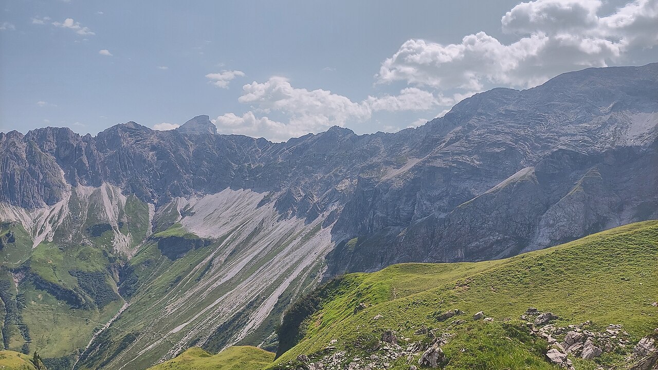 Kreuzkopf and Wilder Grat with Vorderer Wilder in the Allgäu Alps, view from west