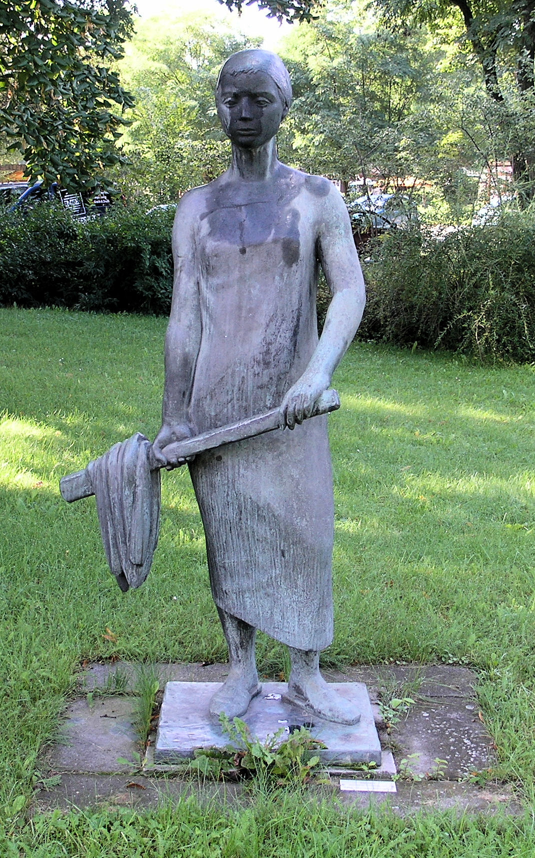 Memorial statue, "Die Wäscherin" by Hans-Peter Goettsche , 1970, Am Generalshof 1, Berlin-Köpenick , Germany