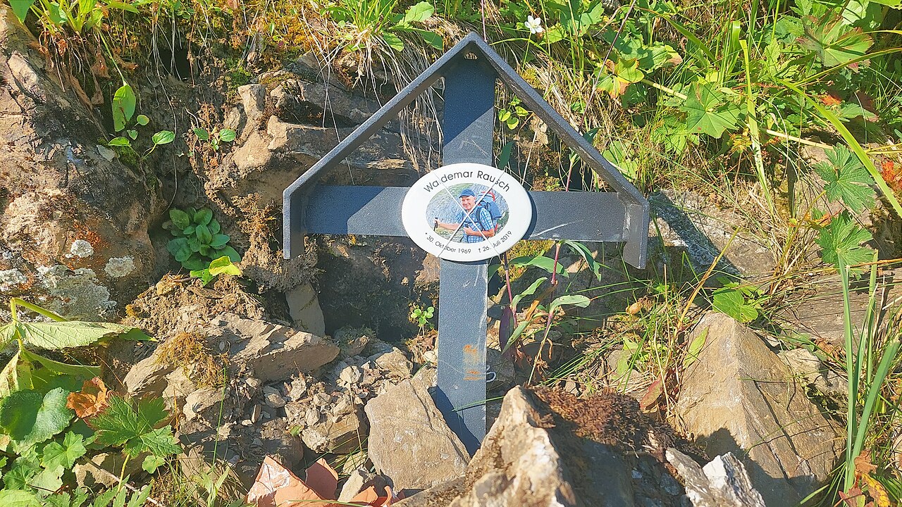 memorial cross for Waldemar Rausch, 170 m northeast of Enzianhütte in the Allgäu Alps in Bavaria, Germany