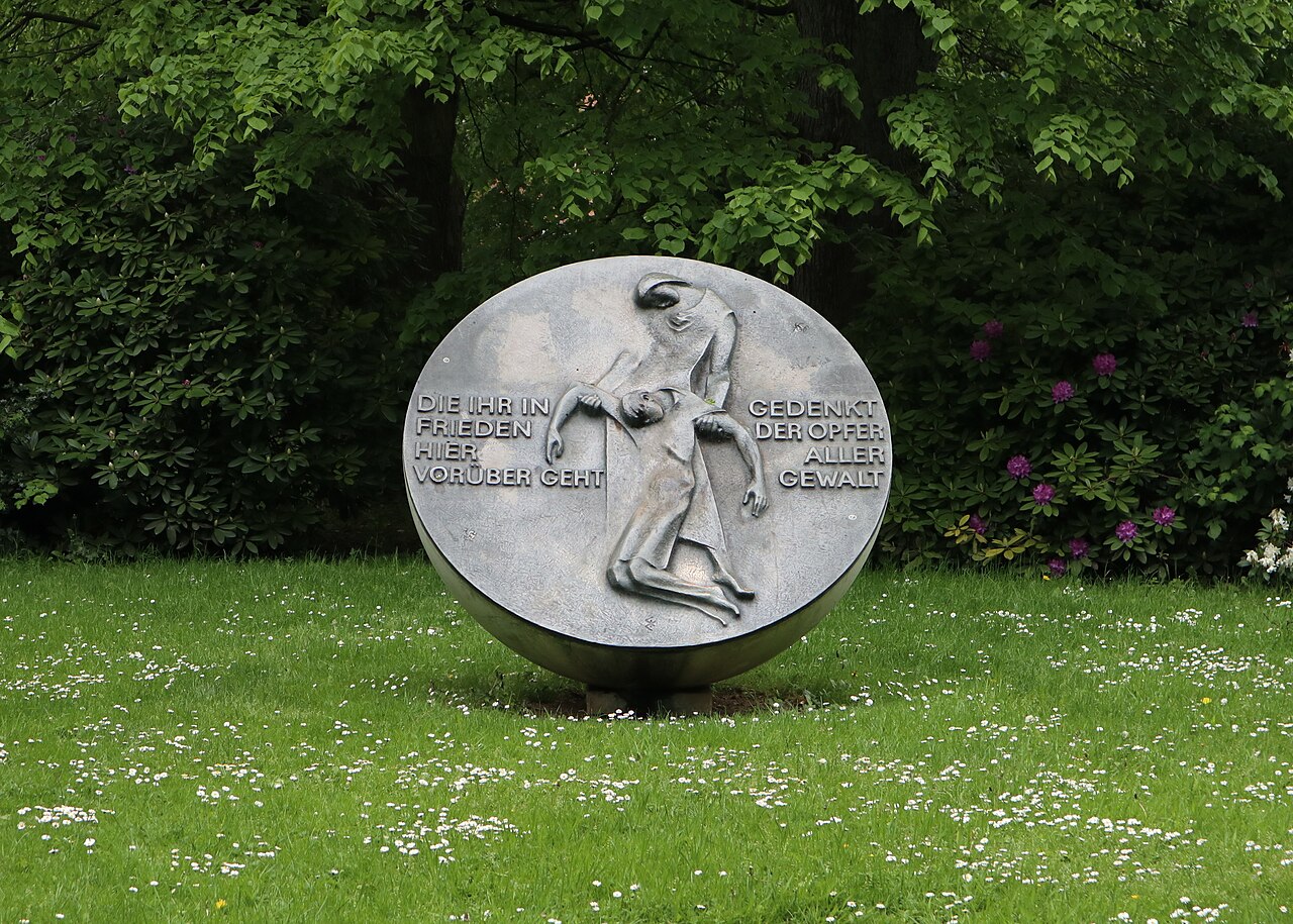 Mahnmal im Walder Stadtpark in Solingen-Wald, aufgenommen im Frühling 2021