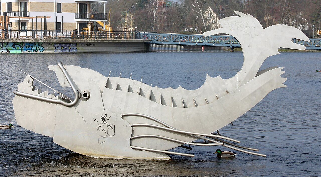 Sculpture, " Walfisch " von Charles Willard Moore , 1990, Am Tegeler Hafen 30, Berlin-Tegel , Germany