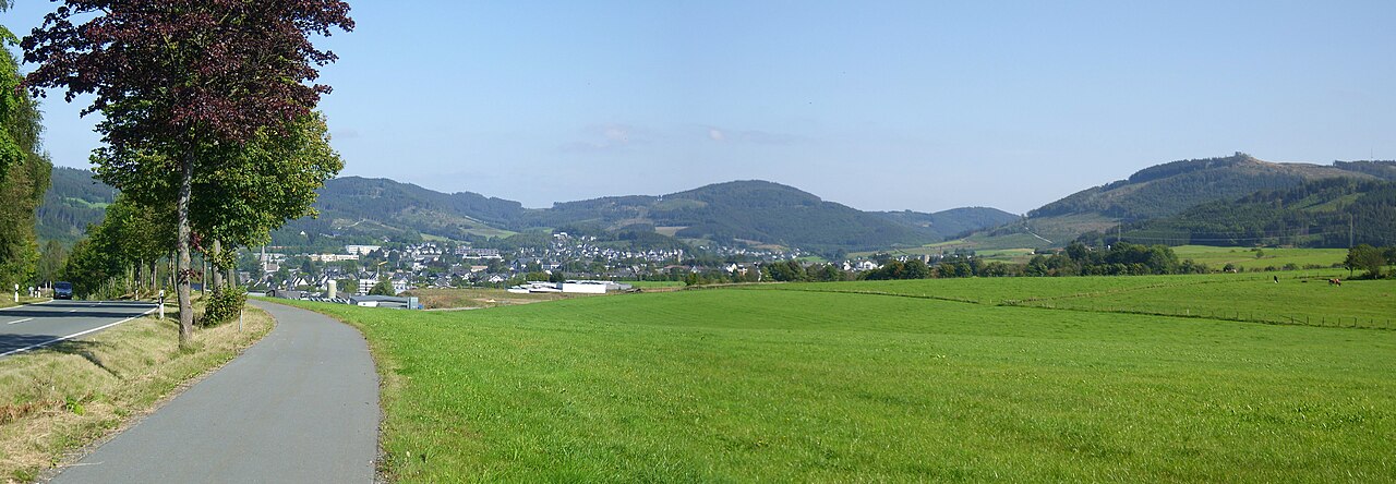 Sauerland -Landschaft mit Bigge und Olsberg