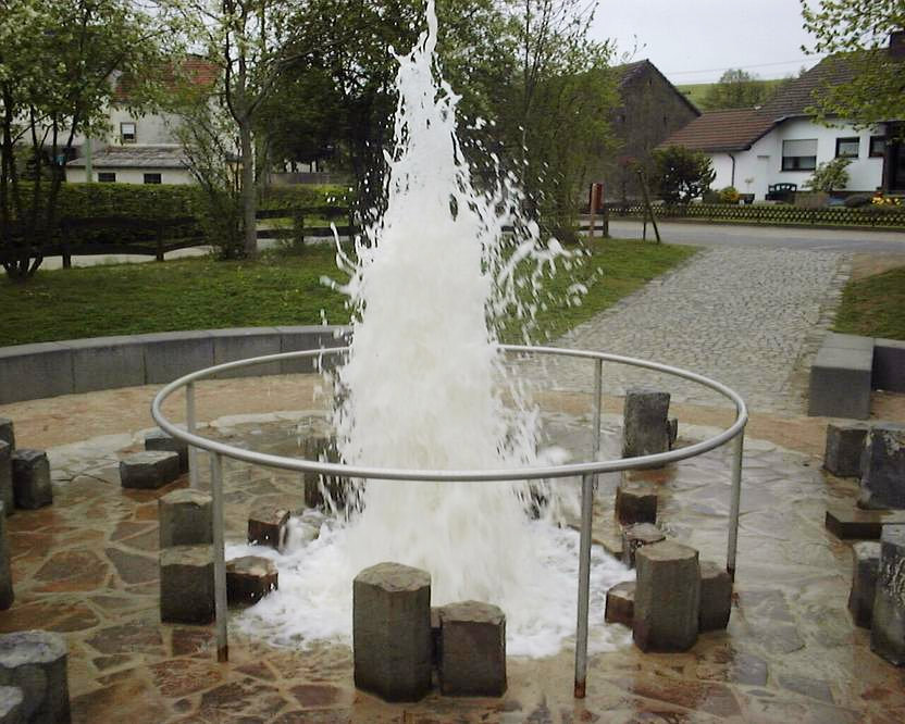 Kaltgeysir Brubbel in Wallenborn, Eifel Fotograph: Walter Koch