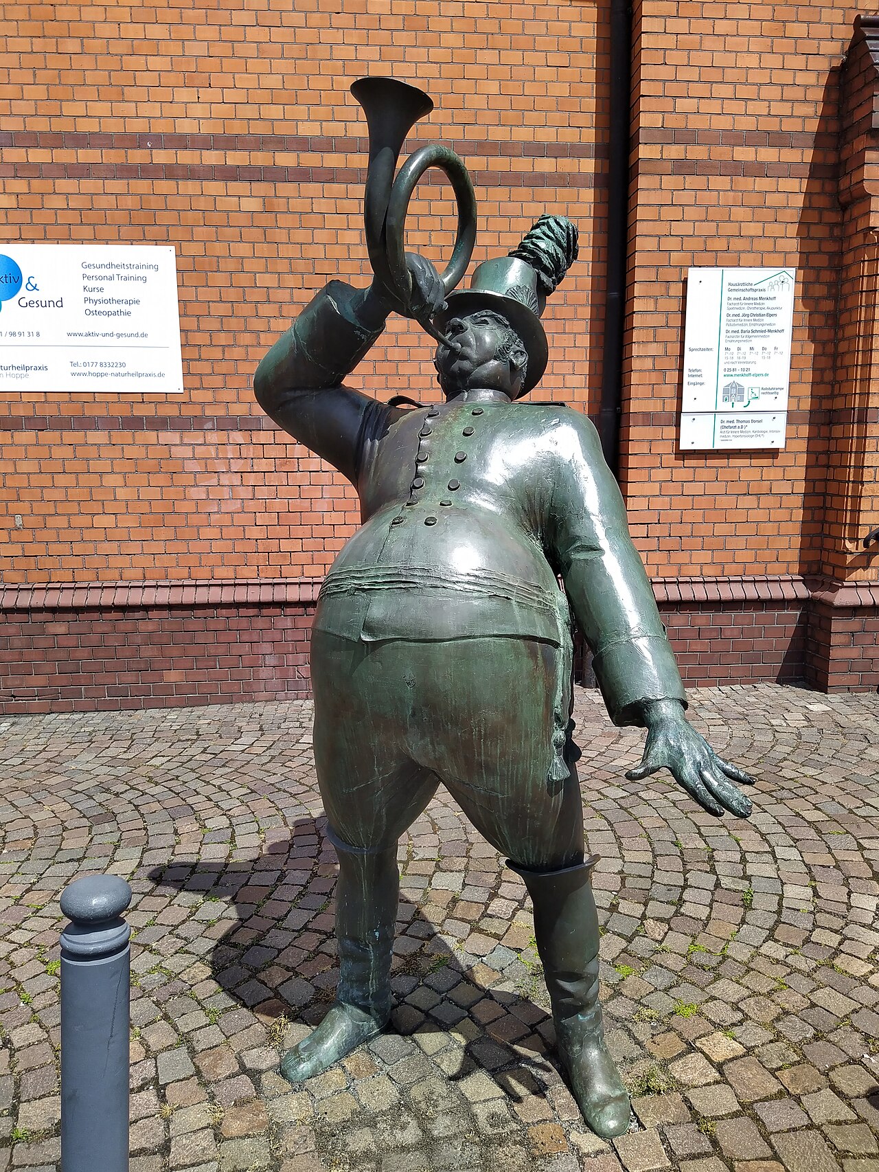 Skulptur "Warendorfer Postillon" von Hans Gerd Ruwe in Warendorf