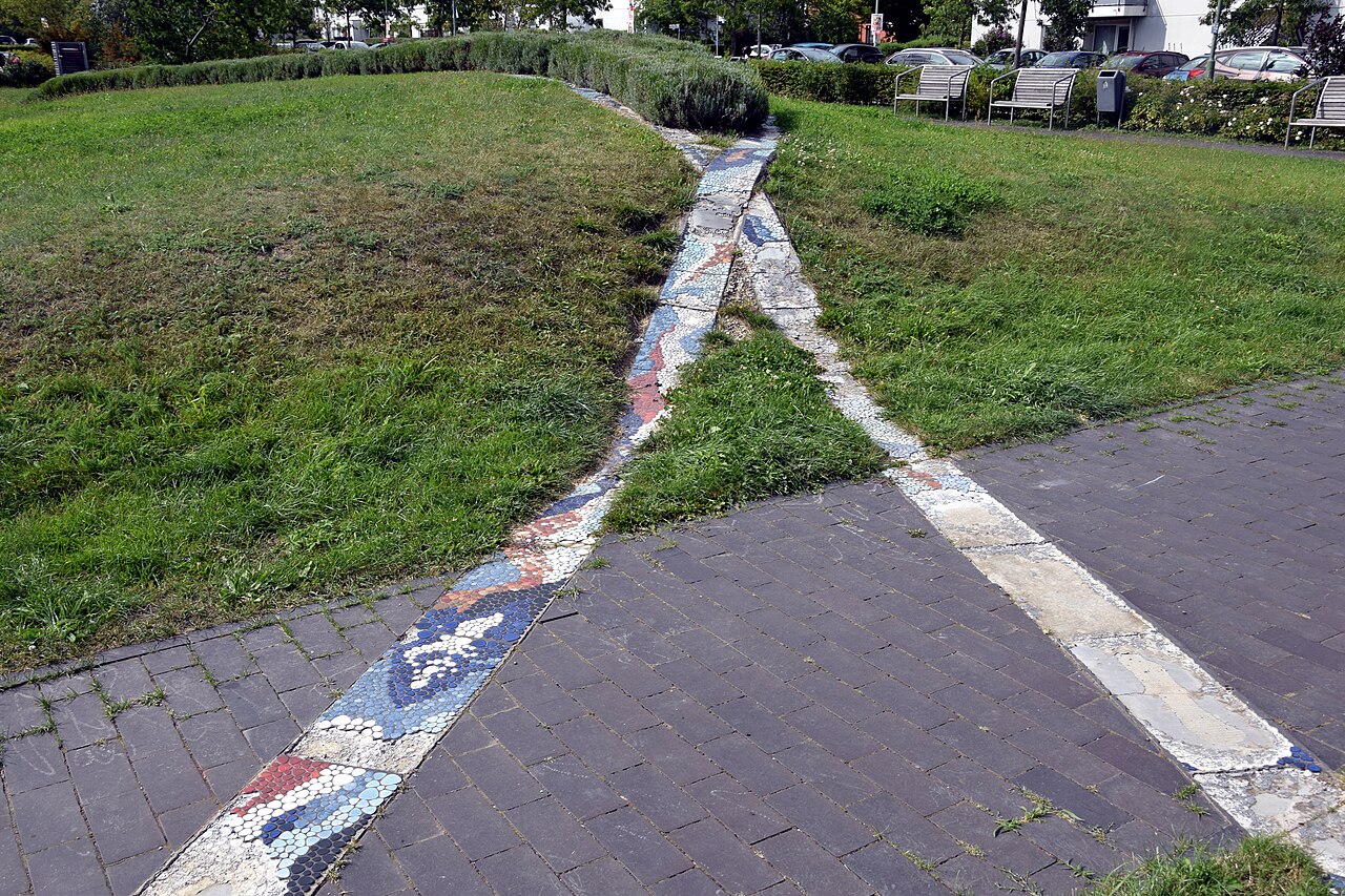 Wasserlinien by Christine Gersch at Altlandsberger Platz in Berlin-Marzahn, Germany