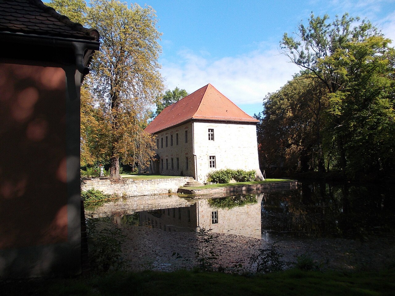 Moated castle in Bonau (Teuchern, district of Burgenlandkreis, Saxony-Anhalt)