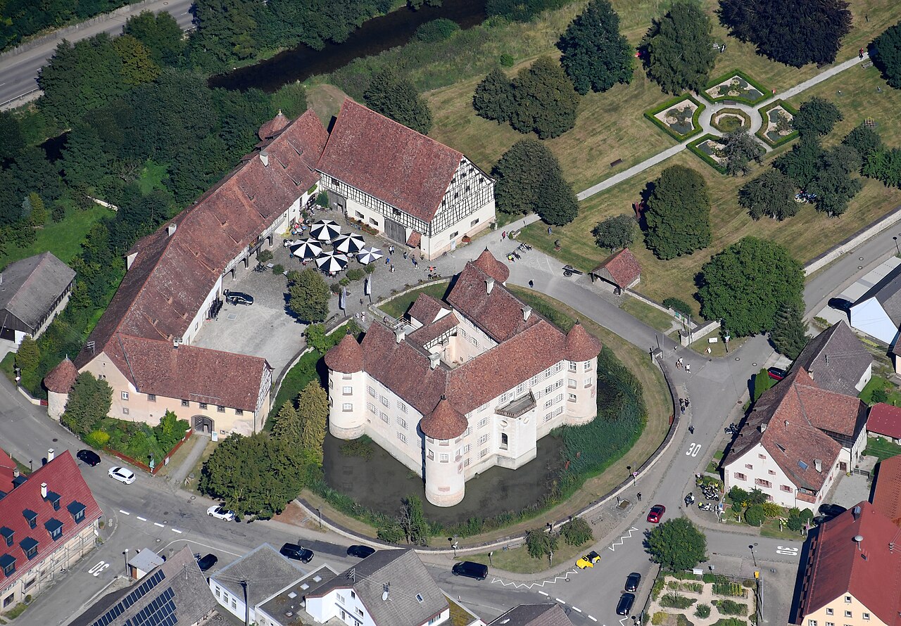 Aerial image of the Wasserschloss Glatt (view from the southwest)