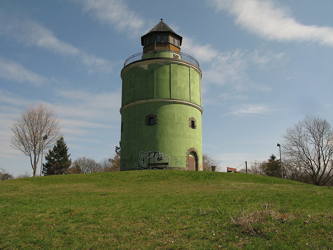 Plauen - der Wasserturm im Stadtteil Neundorf auf dem Warthübel