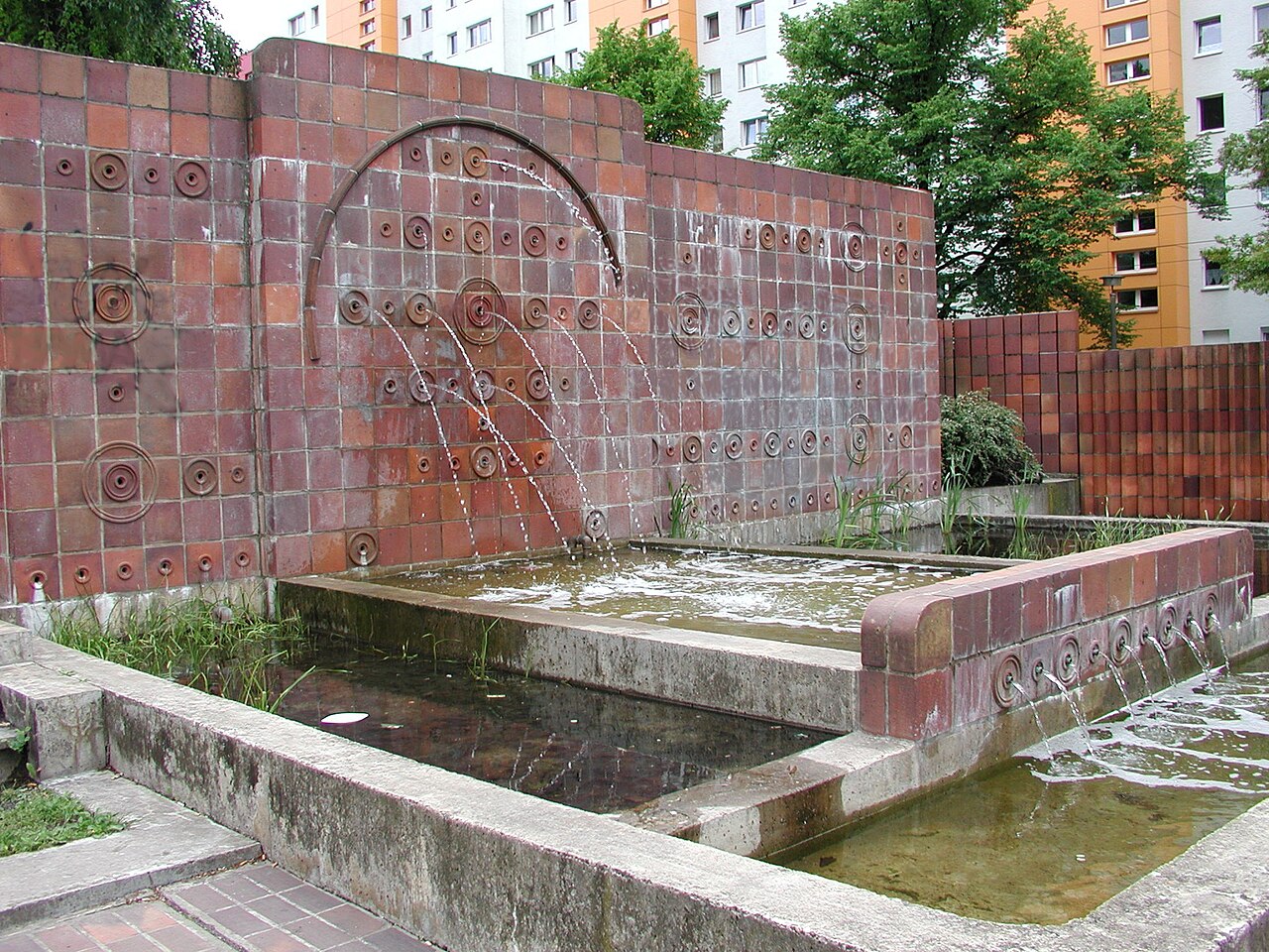 Die Wasserwand von Jürgen Karnopp am Fennpfuhlpark