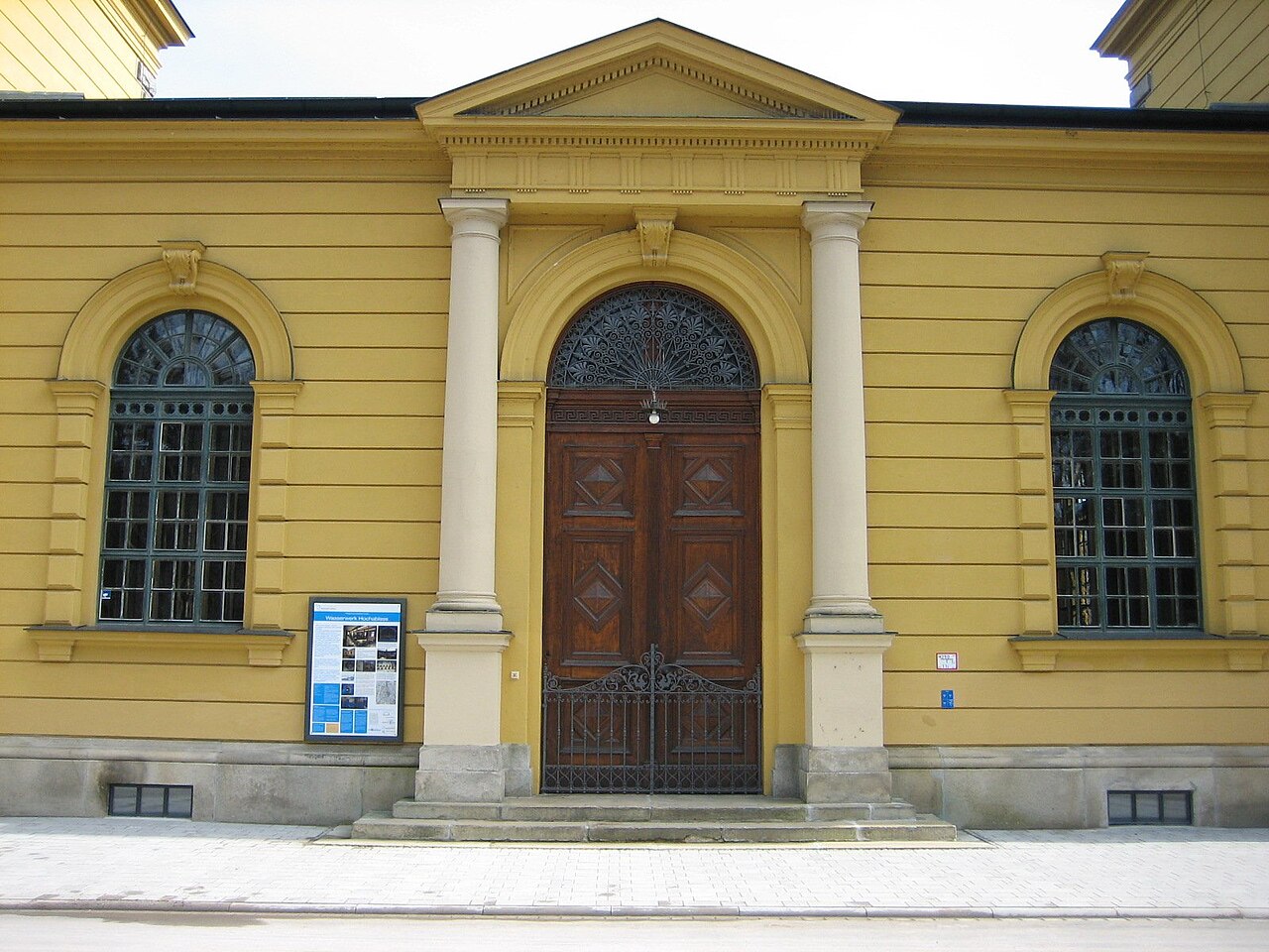 Altes Wasserwerk am Augsburger Hochablass, Gebäudeteilansicht, Eingang