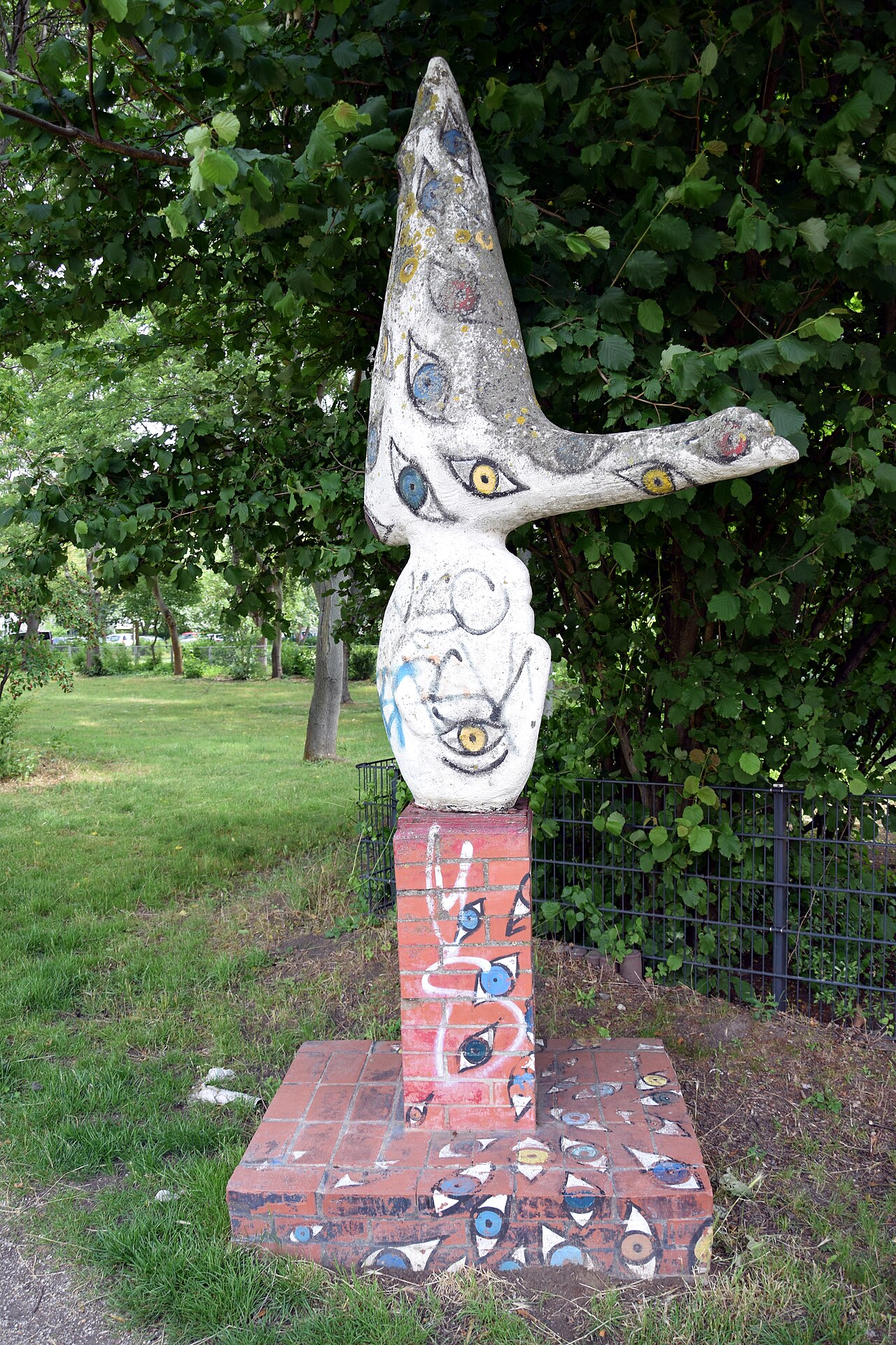 Sculpture at Borkheider Straße (Berlin-Marzahn, Germany)