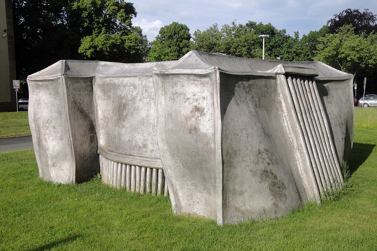 Skulptur Weiches Haus von Gabriele Obermeier in Kassel