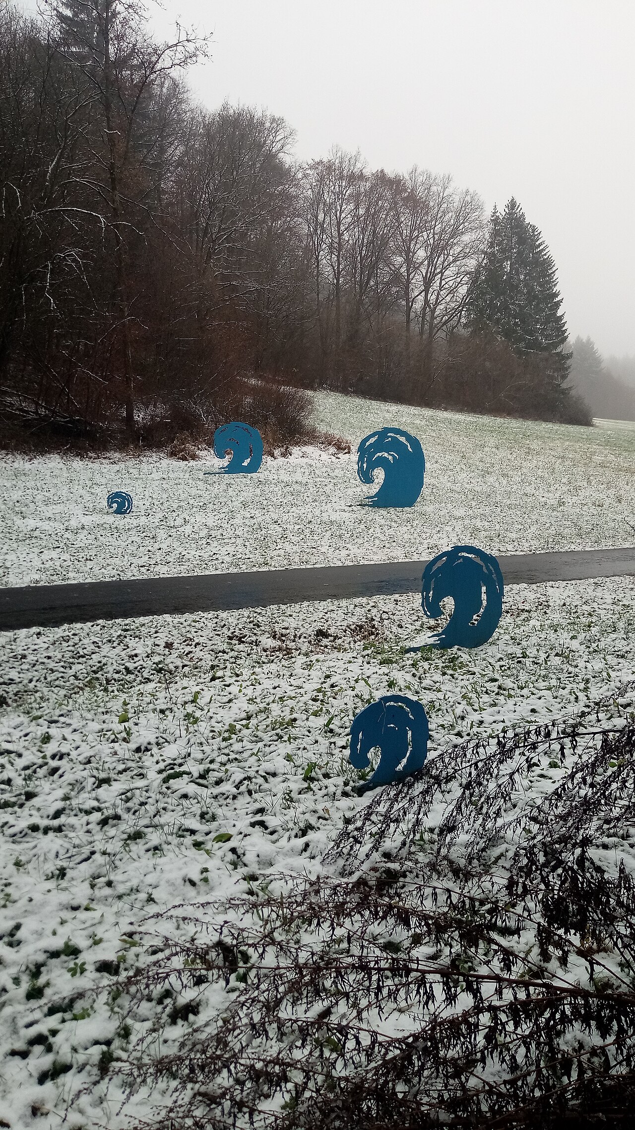 Skulptur "Welle" am Skulpturenradweg Bauland-Odenwald