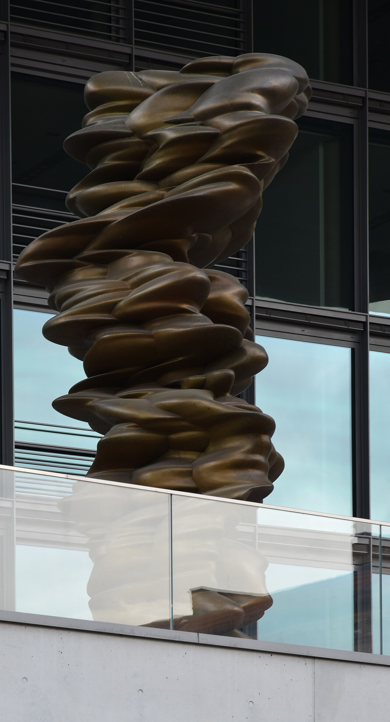 Sculpture "Werdendes" by Tony Cragg at Marie-Elisabeth-Lüders-Haus in Luisenstraße in Berlin, Germany