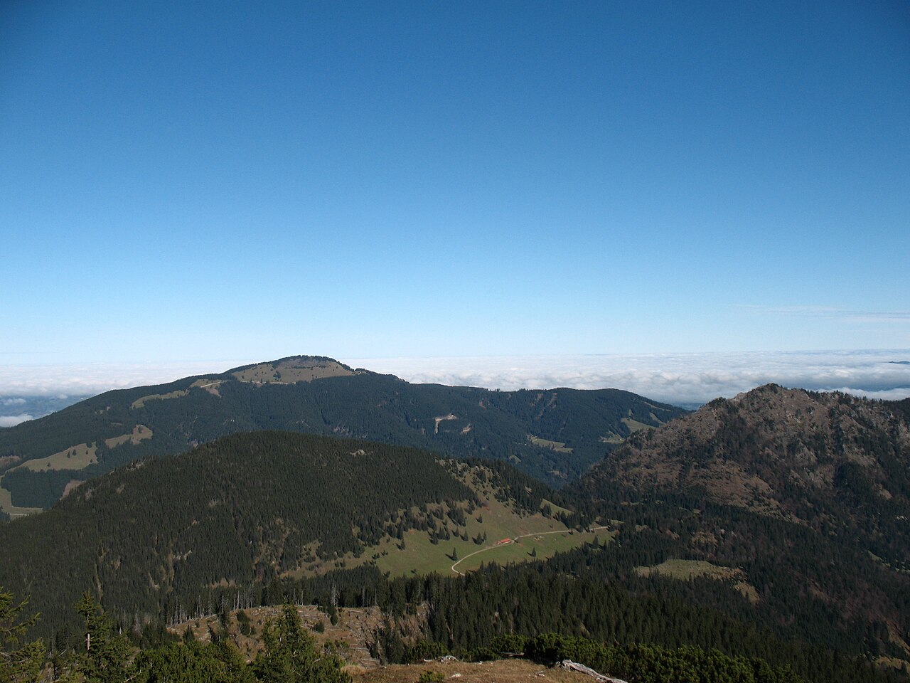 Blick vom Gipfel des Schönkahler (1688 m) auf Westerkienberg (1488 m) und Kienberg (1536 m)