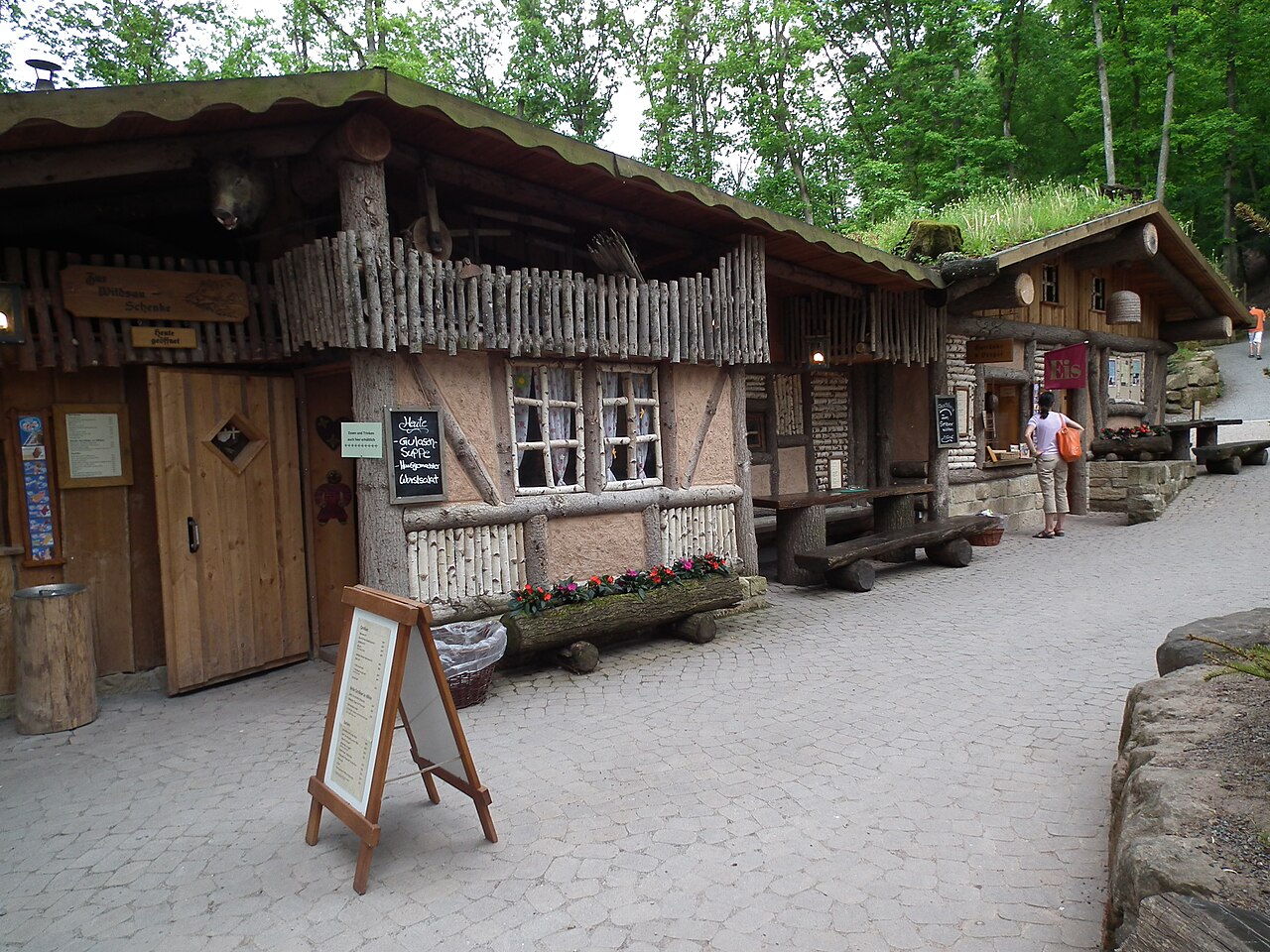 Wildsau-Schenke im Wildpark Tripsdrill (Baden-Württemberg, Deutschland)