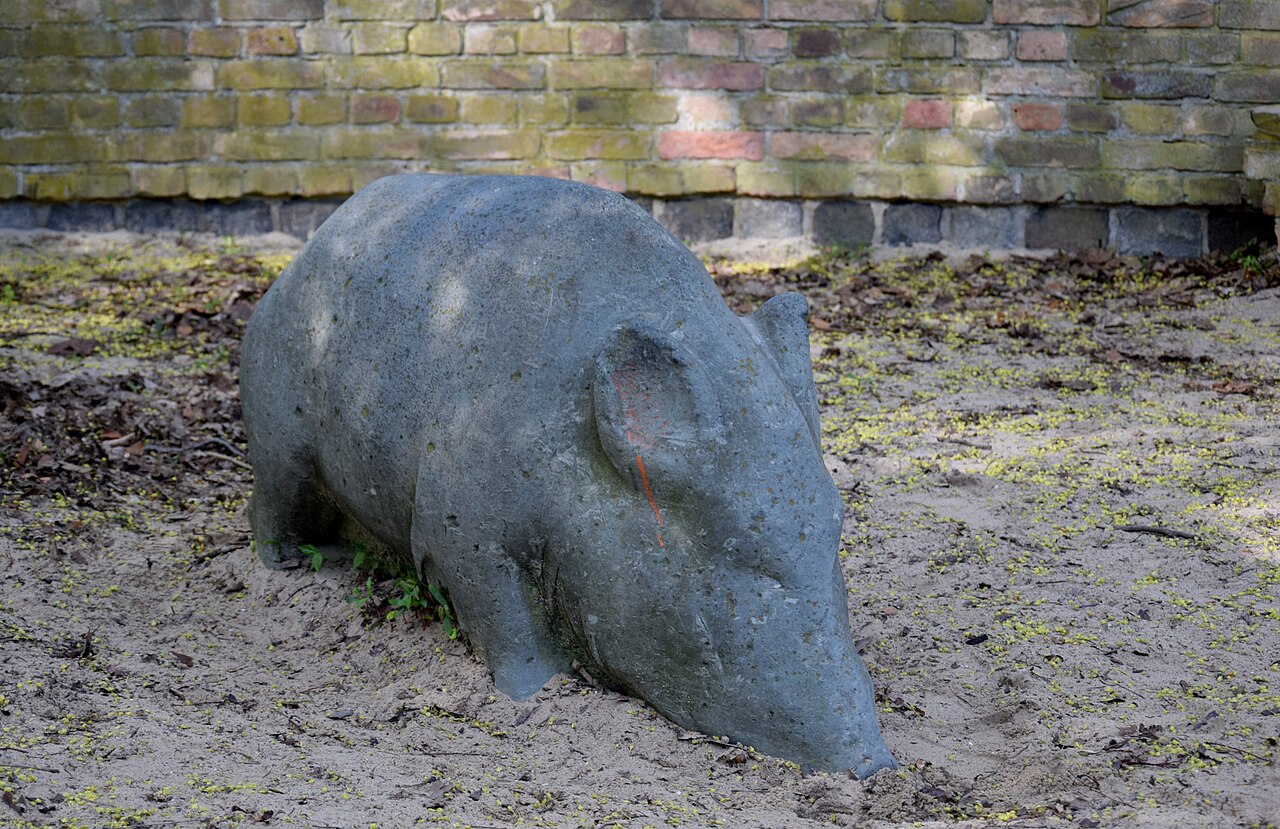 Sculpture "Wild boar" by Karl Wenke at Großer Tiergarten in Berlin, Germany