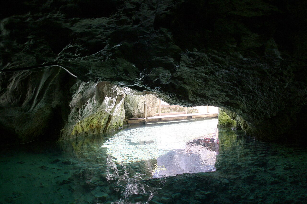 Eingang zur Wimsener Höhle, von innen