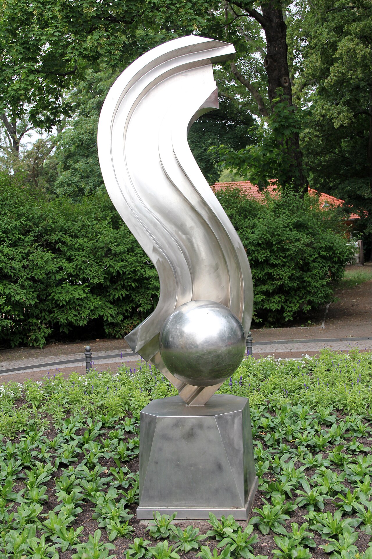 Sculpture, Der Anfang und das Ende, by Volkmar Haase , 1995, Witzlebenplatz, Berlin-Charlottenburg , Germany