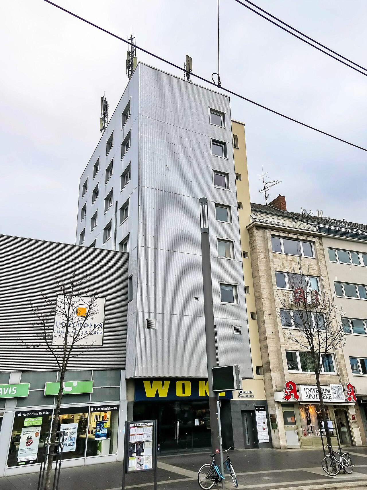 Bonn , Wohn- und Geschäftshaus, Bertha-von-Suttner-Platz 1-7