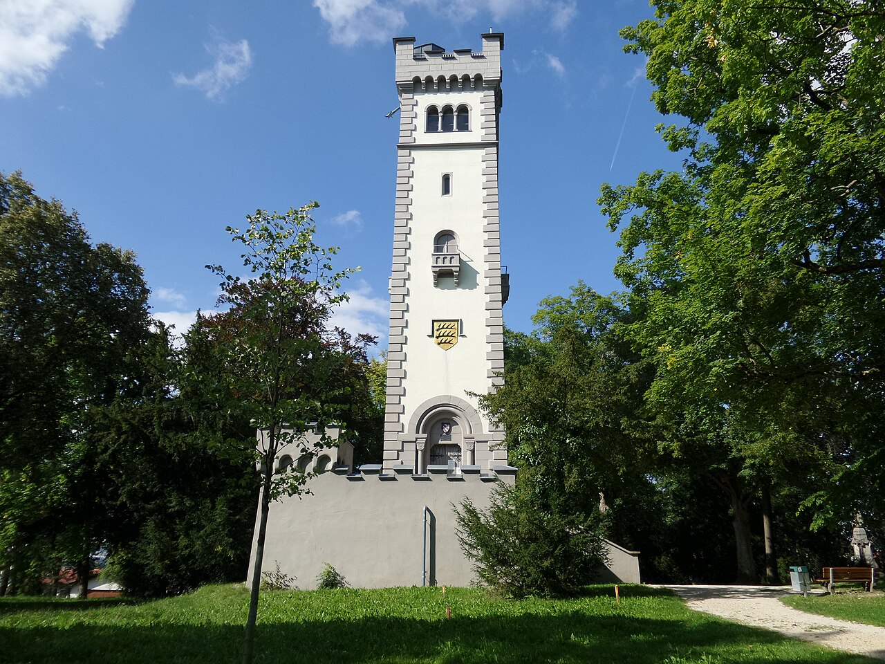 Der Wolfertturm in den Wolfertanlagen in Ehingen (Donau)