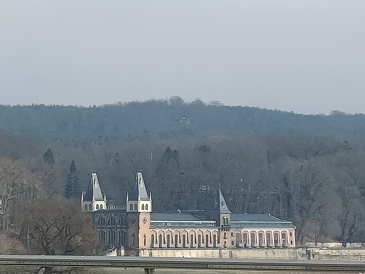 Blick von der Dresdner Altstadt Richtung Wolfshügel