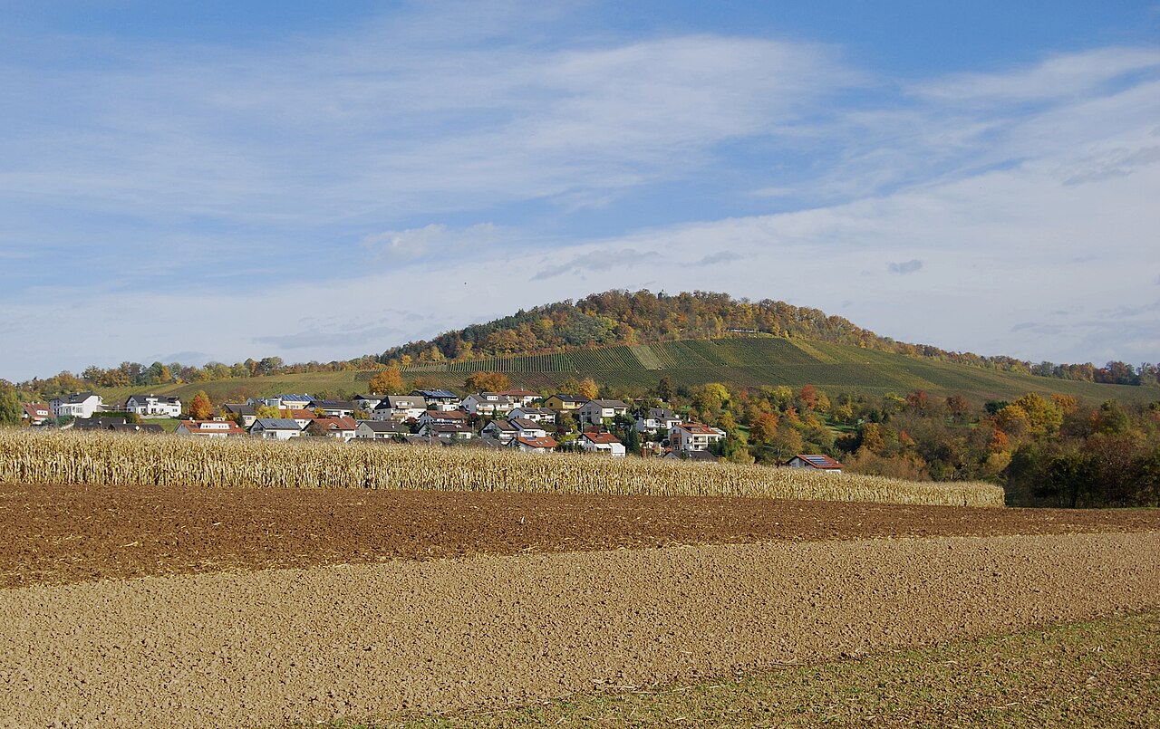 The village Winzerhausen with the mountain Wunnenstein, Baden-Württemberg