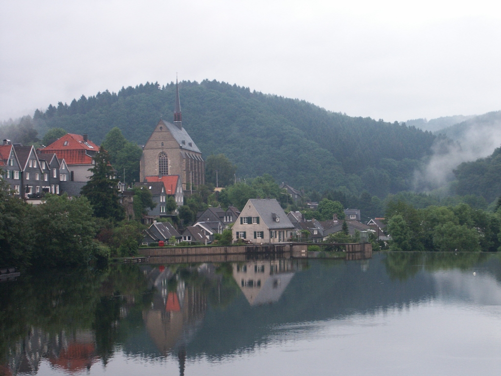 Blick über den Beyenburger Stausee zur Klosterkirche Beyenburg (Wuppertal)