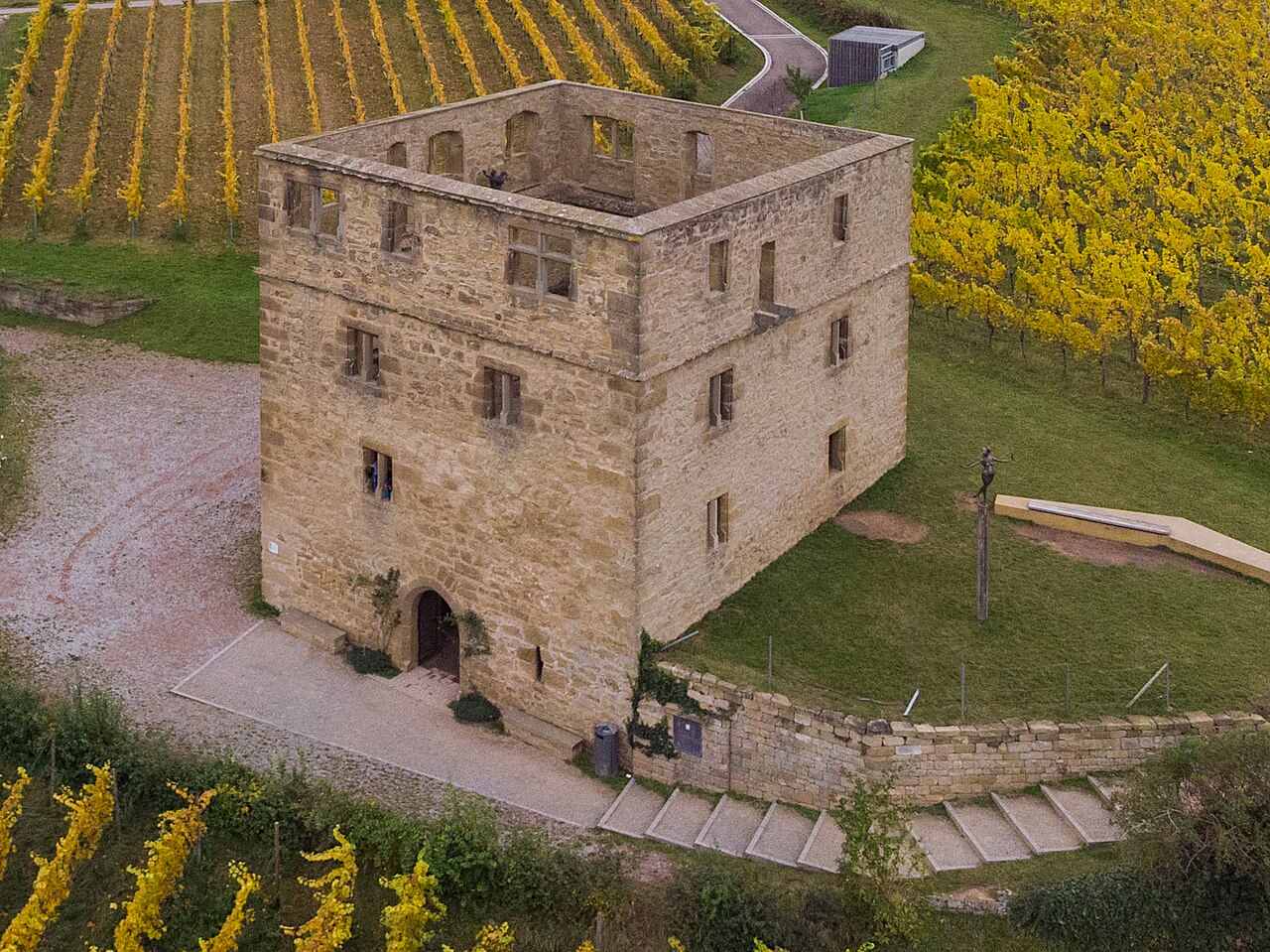 Yburg im Herbst