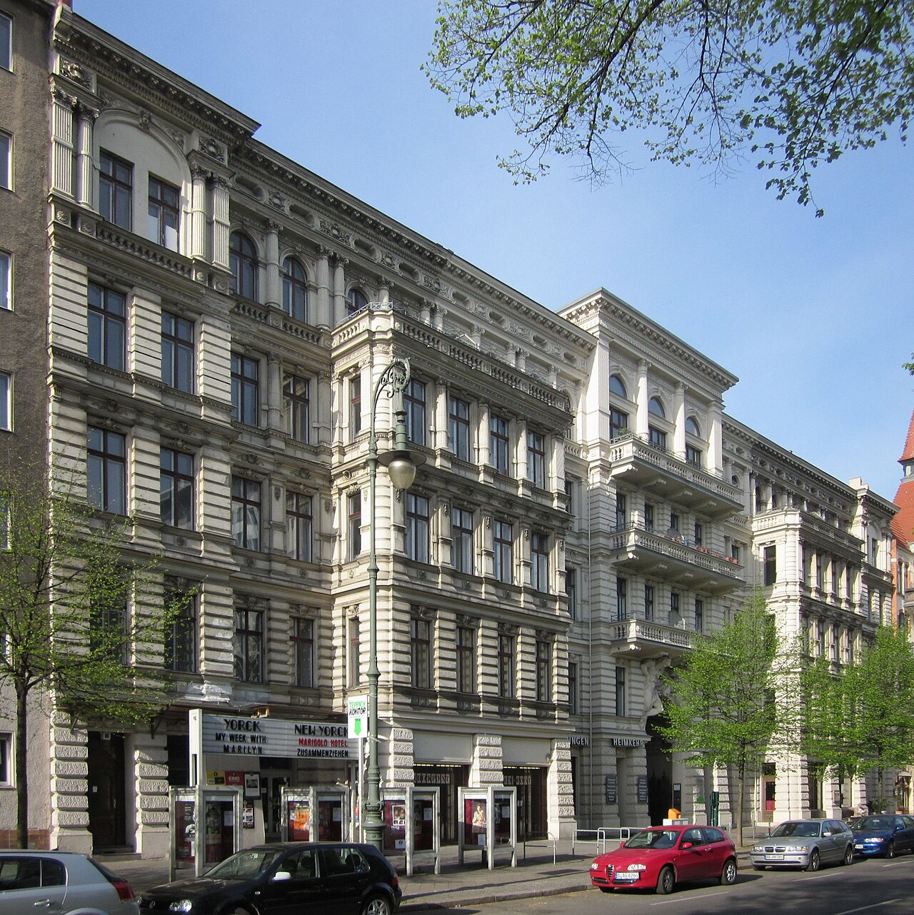 The residential complex Riehmers Hofgarten (Riehmer's Courtyard Garden), here the facade at Yorkstraße No