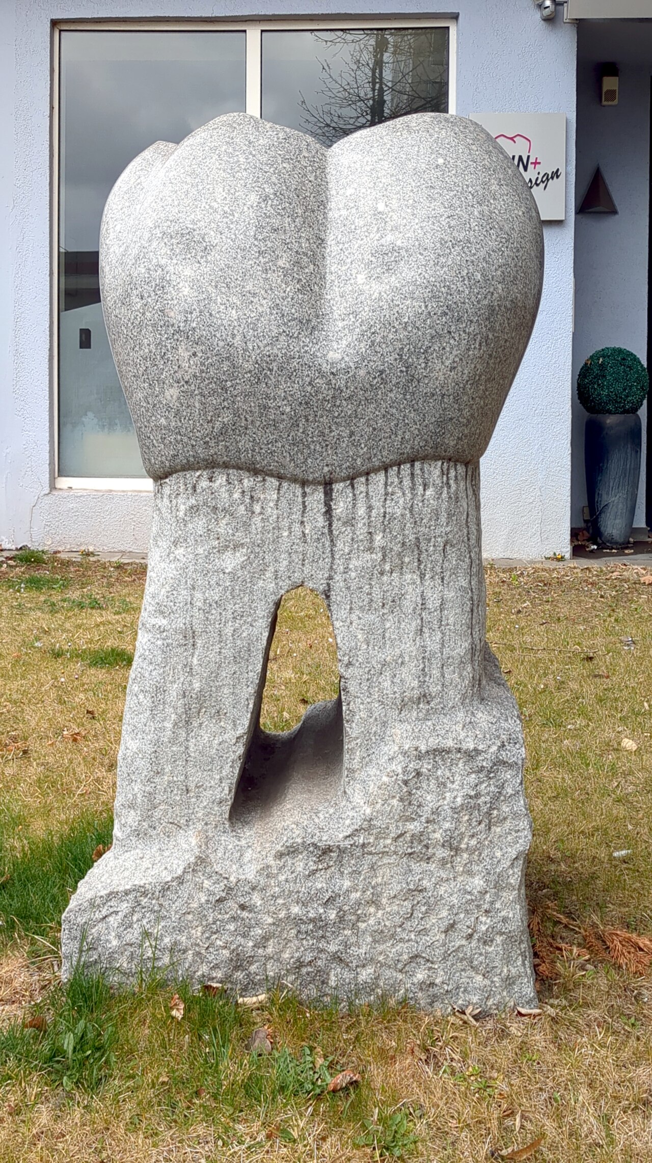 Tooth sculpture at Kurfürstendamm 118 in Berlin-Halensee, Germany