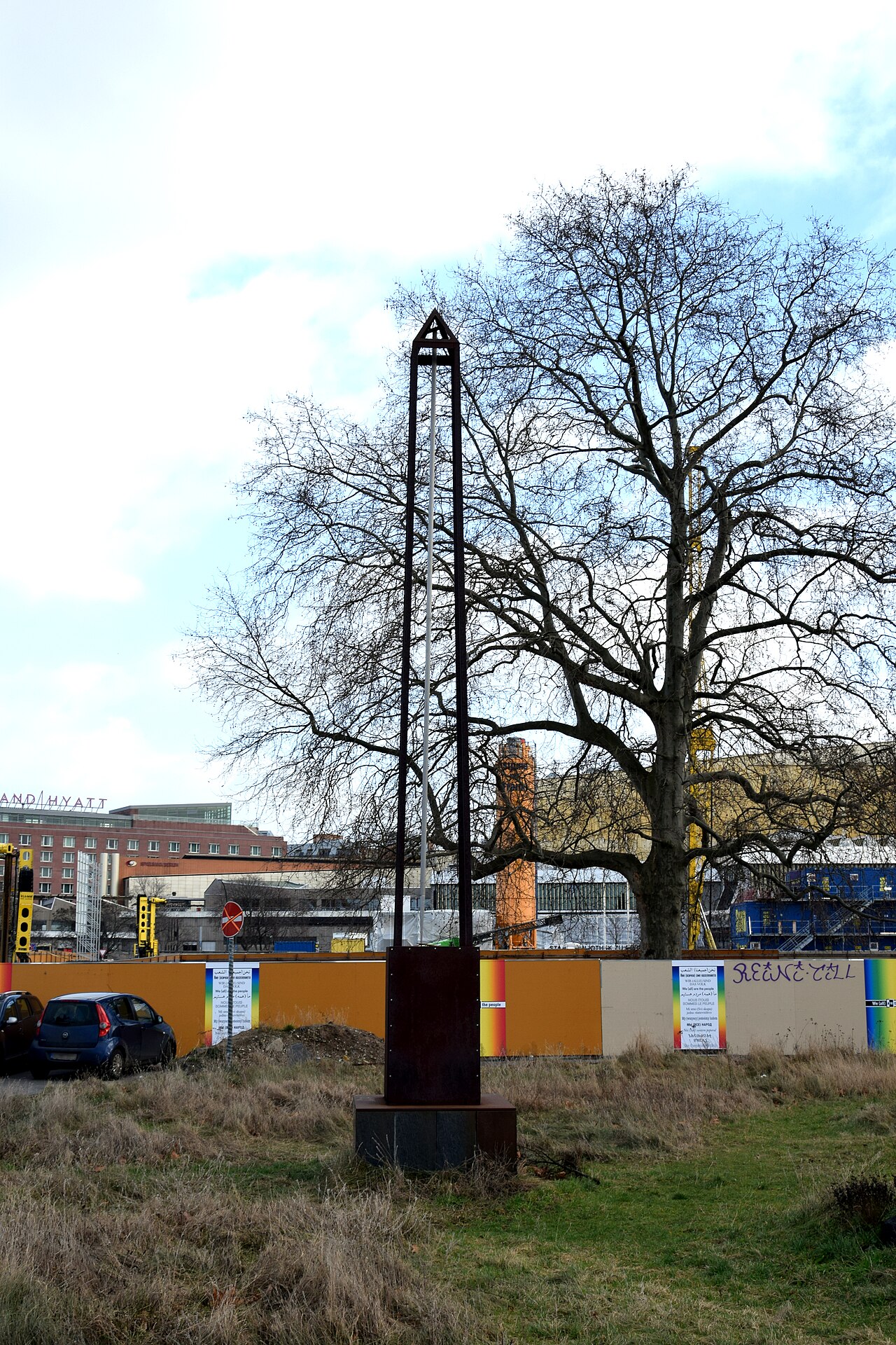 Sculpture "Zeitnadel" by Hella Santarossa on the Matthäikirchplatz in Berlin, Germany