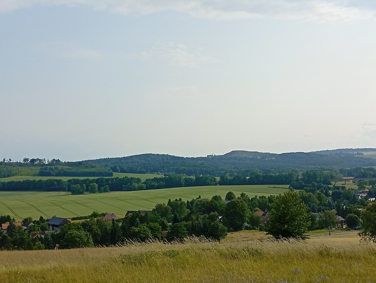 Ziegelberg vlevo, Schurzberg vpravo
