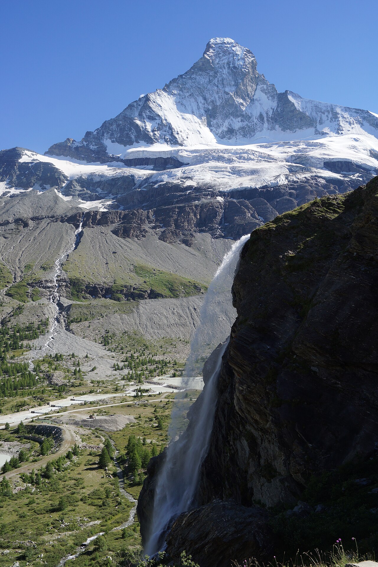 Arbenfall mit Blick auf den Oberlauf des Zmuttbachs gegen das Matterhorn