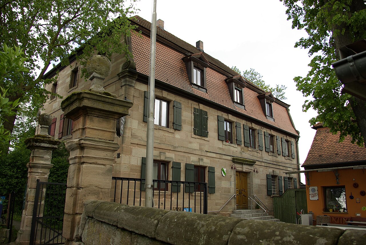 Ehemaliges Schloss im Erlanger Stadtteil Tennenlohe